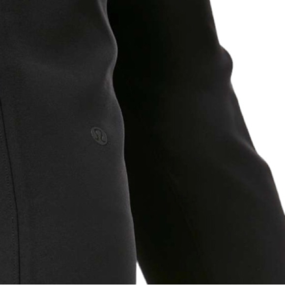 Lululemon On The Fly Crop *Woven 23" size 2 Black Travel Pant - Picture 11 of 12